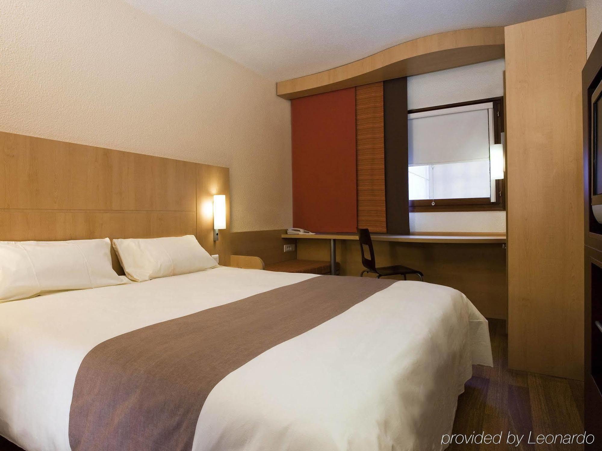 Hotel Ibis Ornano Montmartre Nord 18ème Parigi
